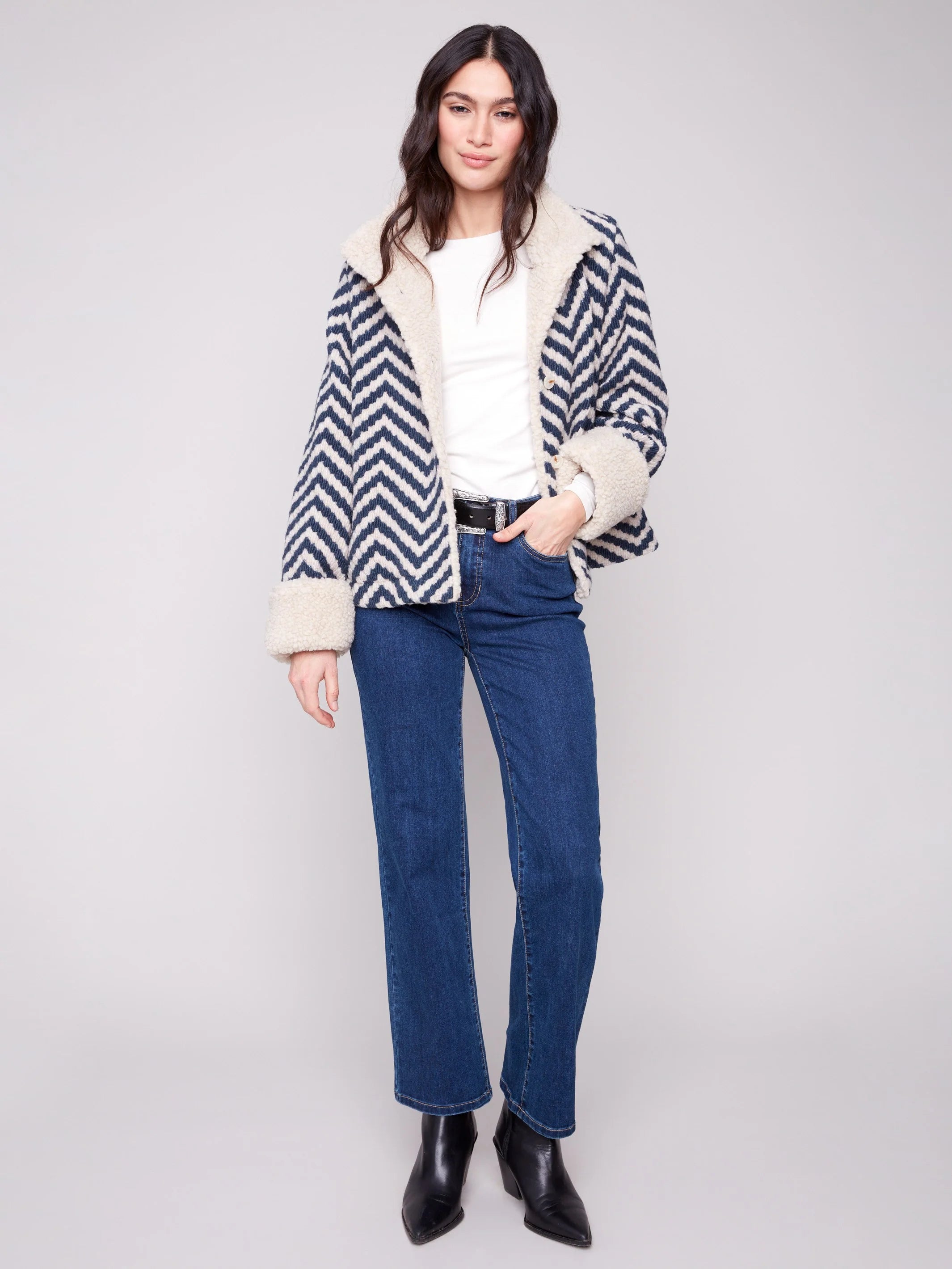 Chevron Bouclé Short Jacket With Sherpa Trim - Navy