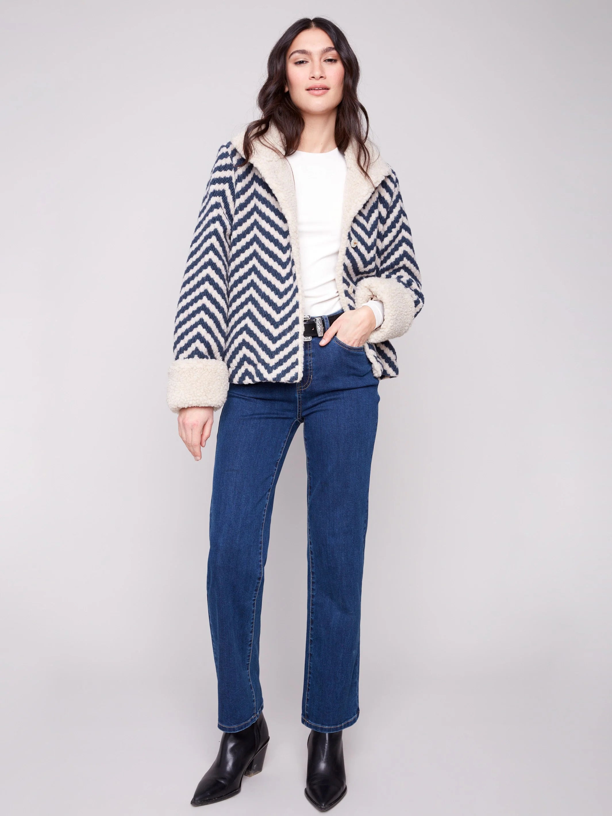 Chevron Bouclé Short Jacket With Sherpa Trim - Navy